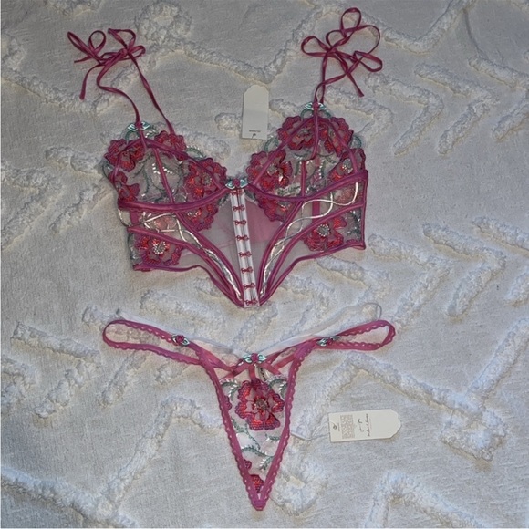 NWT 2 Pc Festival Floral Bustier & Thong Panty Size Large Pink & White - Picture 3 of 13